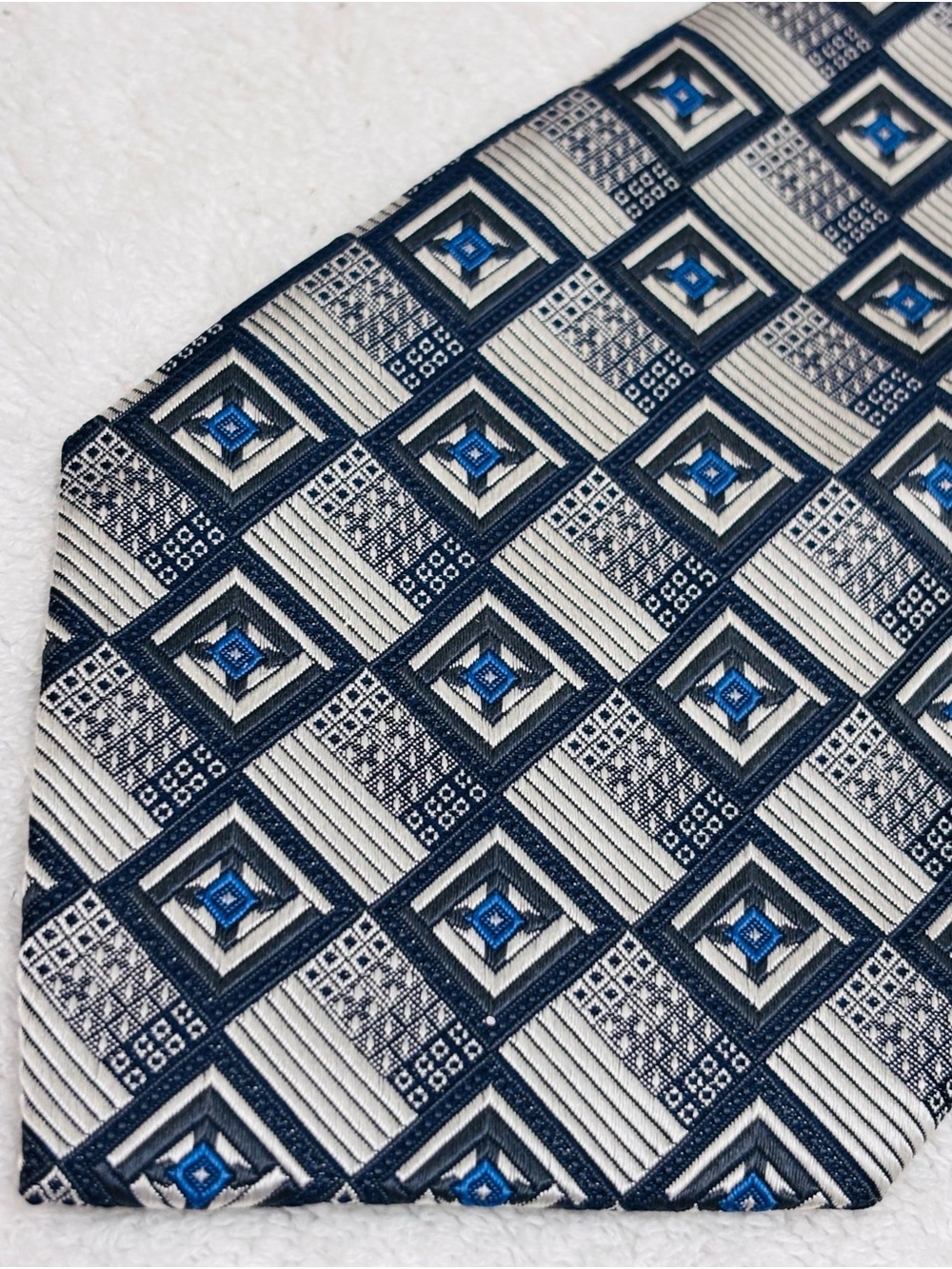 Brand New Handmade Tie By Harken - Tie Is 3 3/4 Inches Wide